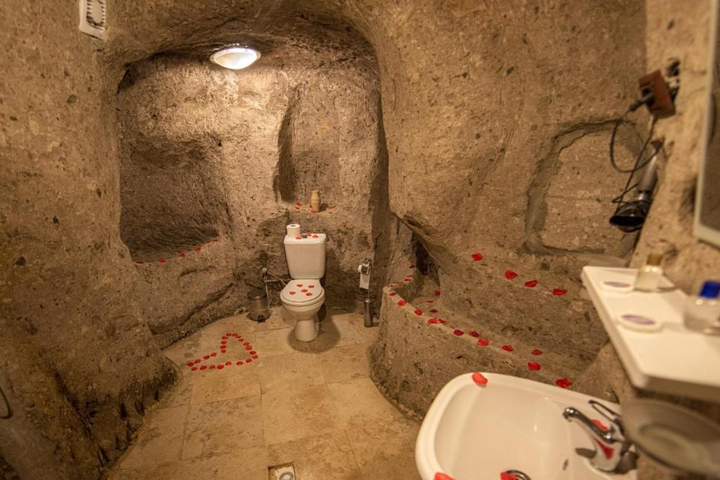 A bathroom at Kapadokya Ihlara Konaklari & Caves