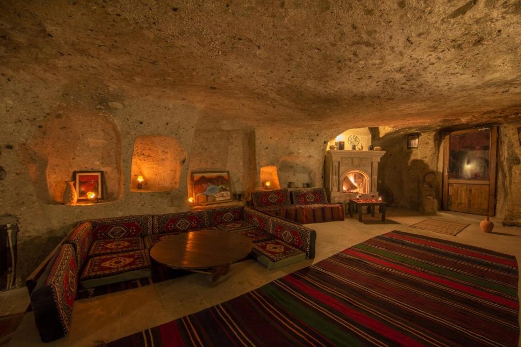 A bed or beds in a room at Kapadokya Ihlara Konaklari & Caves