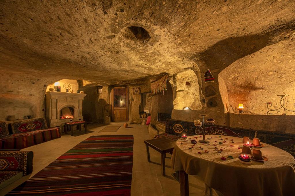 A seating area at Kapadokya Ihlara Konaklari & Caves