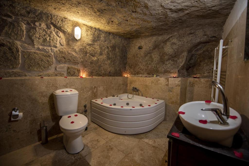 A bathroom at Kapadokya Ihlara Konaklari & Caves
