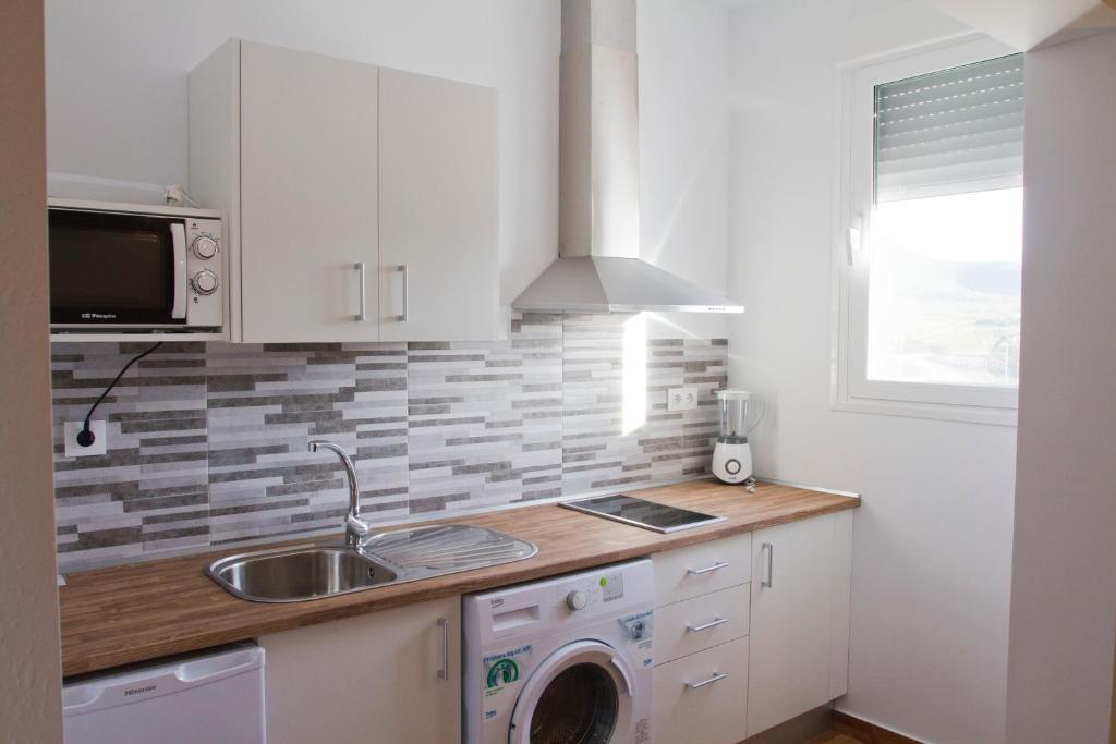 Kuchnia lub aneks kuchenny w obiekcie Hostal Rural Alba