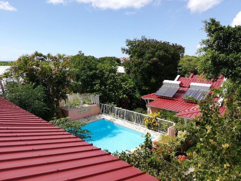 Bazén v ubytování Résidence Ti'Kéol - Appartements avec terrasse 2 à 4 personnes, piscine nebo v jeho okolí