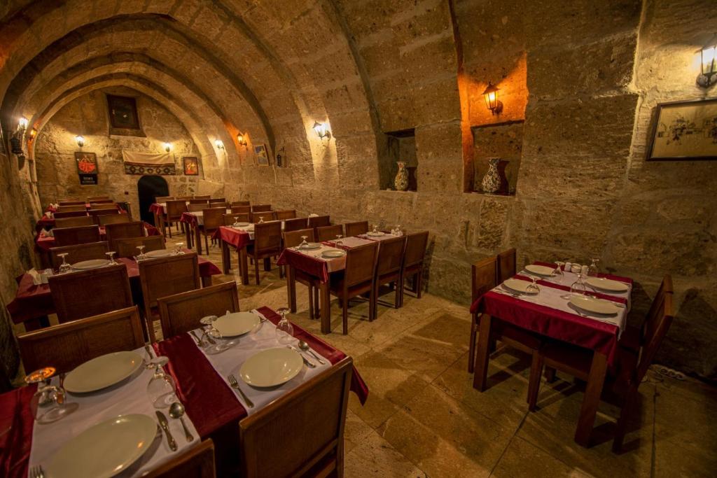 A restaurant or other place to eat at Kapadokya Ihlara Konaklari & Caves