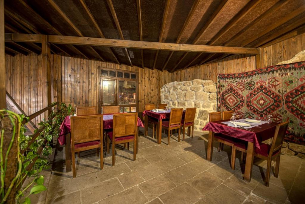 A restaurant or other place to eat at Kapadokya Ihlara Konaklari & Caves