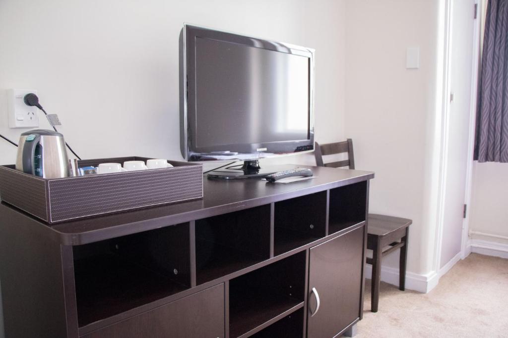 Hotel Waterloo & Backpackers photo