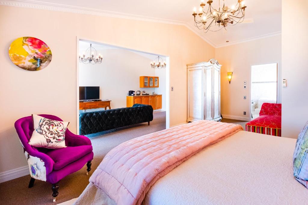 On The Point - Lake Rotorua - Resim 33