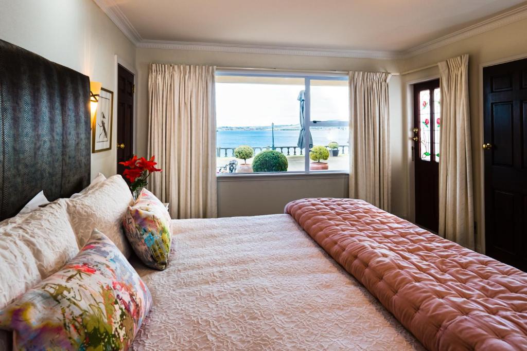 On The Point - Lake Rotorua - Resim 23