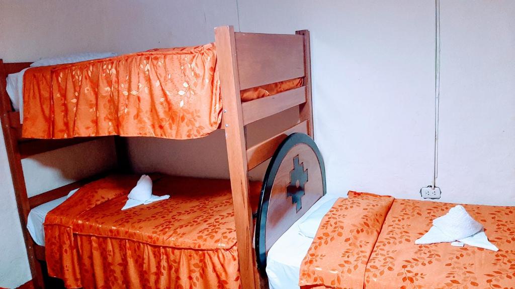 Postel nebo postele na pokoji v ubytování Hostal sambleño cusco Piero suite