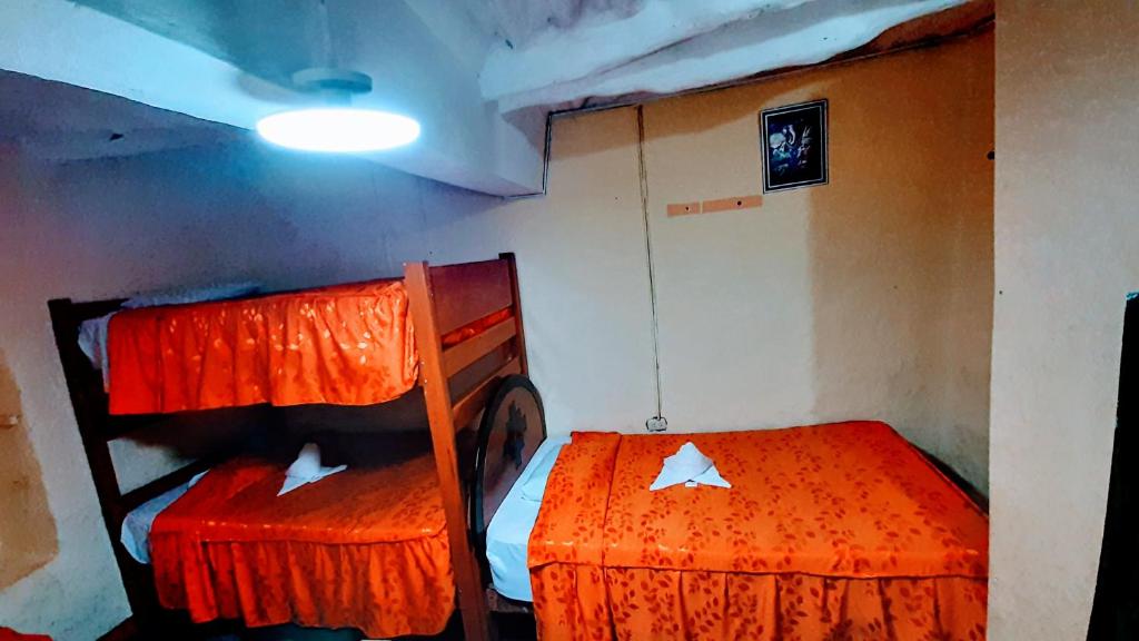Postel nebo postele na pokoji v ubytování Hostal sambleño cusco Piero suite