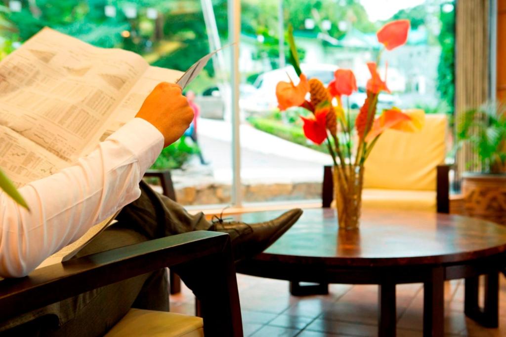 Uma área de estar em Kapok Hotel