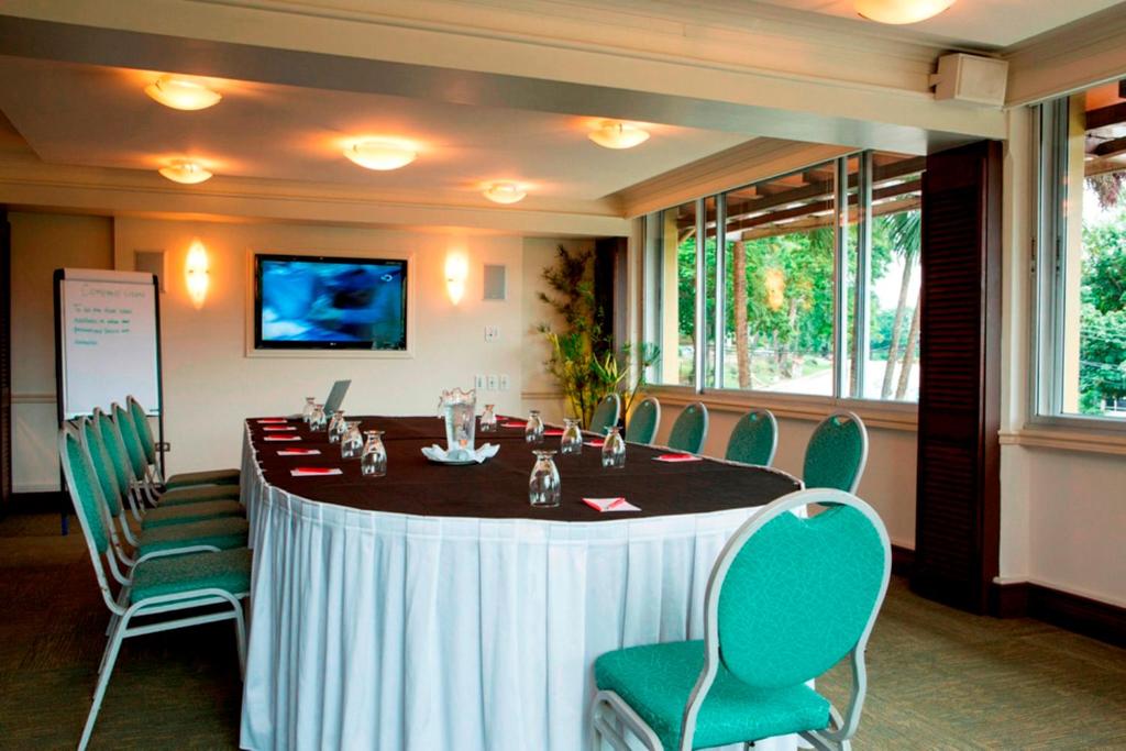 A área empresarial e/ ou a sala de conferências de Kapok Hotel