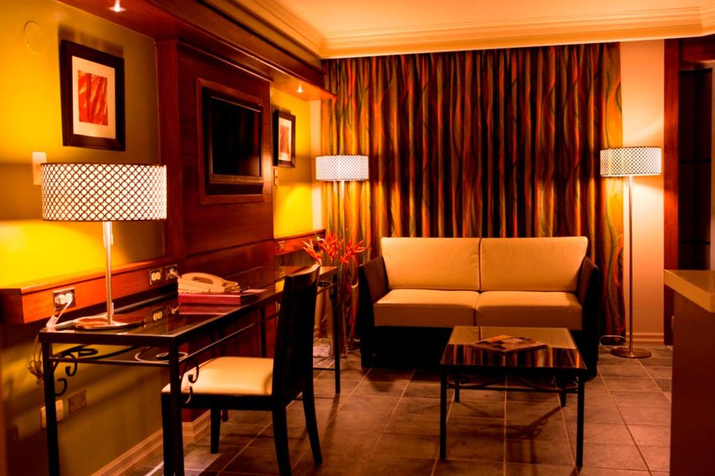 Uma área de estar em Kapok Hotel