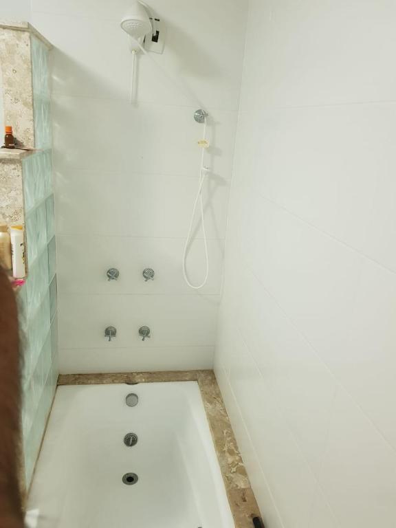  Casa com Piscina na Praia dos Amores - Brava