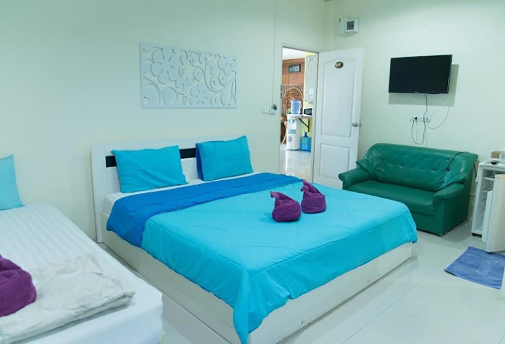 Postel nebo postele na pokoji v ubytování Lotus Suite Hua Hin