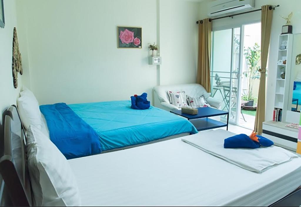 Postel nebo postele na pokoji v ubytování Lotus Suite Hua Hin