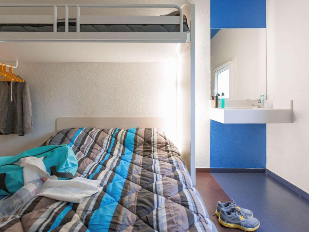 Postel nebo postele na pokoji v ubytování hotelF1 Merlebach Saarbrueck