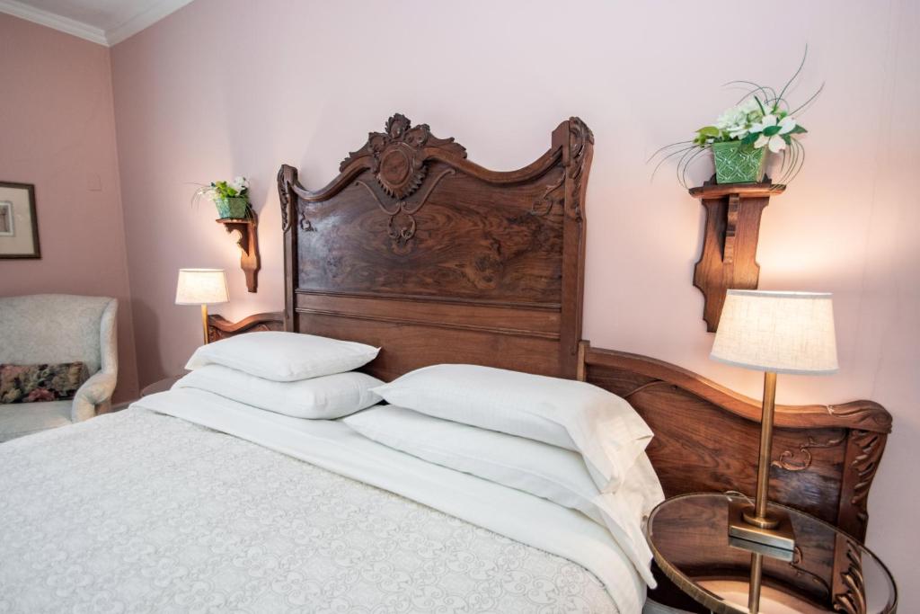 Looking Glass Inn photo