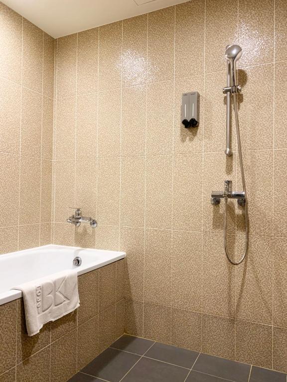 Koupelna v ubytování Wholesome Hotel