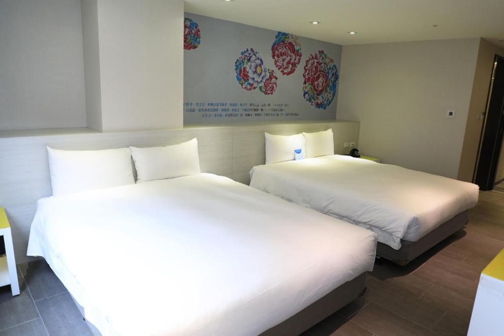 Postel nebo postele na pokoji v ubytování Wholesome Hotel