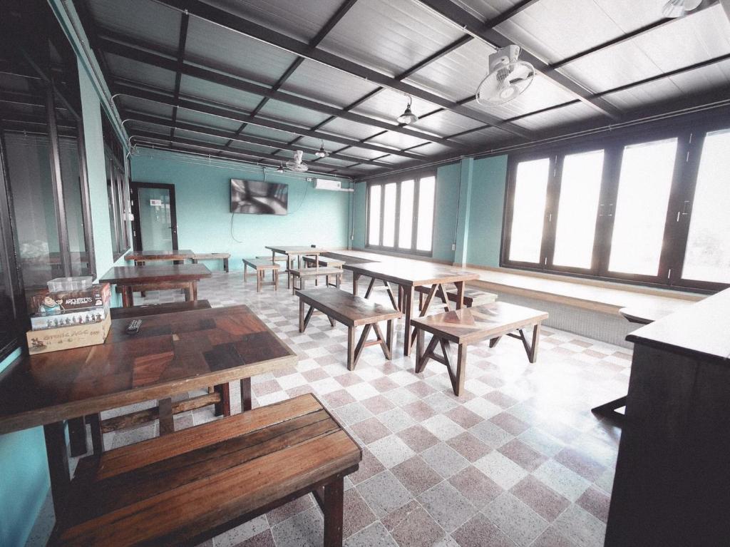Posezení v ubytování More than Sleep Hostel Pak Chong-Khao yai