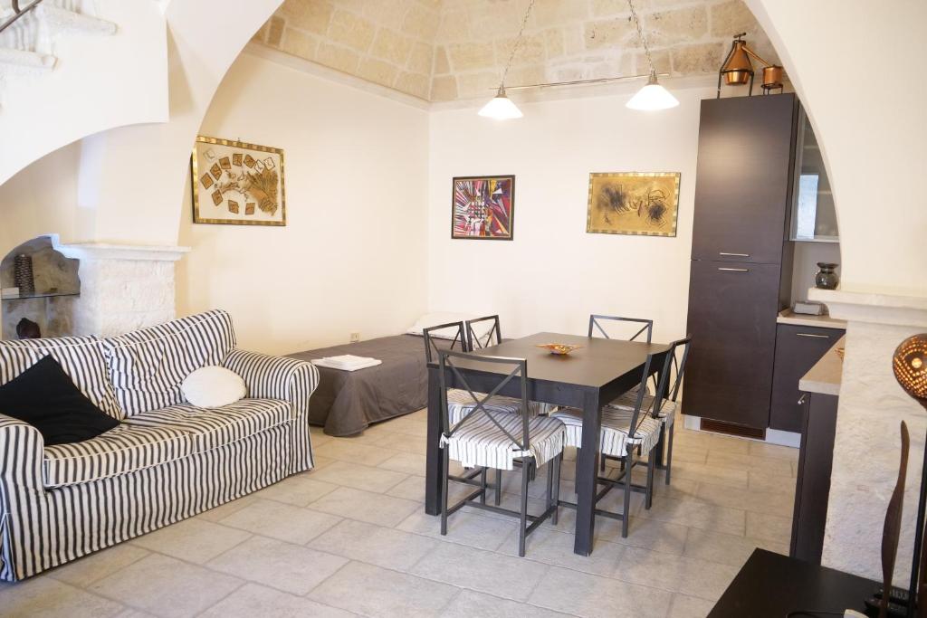 A seating area at Suite Home La Chianca
