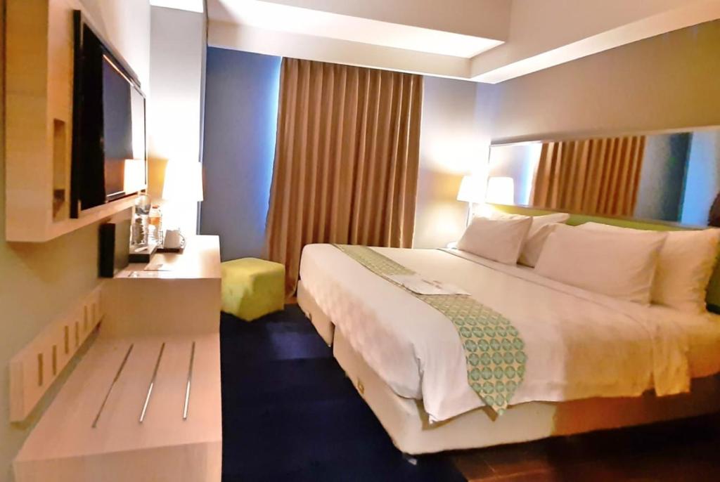 Postel nebo postele na pokoji v ubytování Khas Hotel Pekalongan