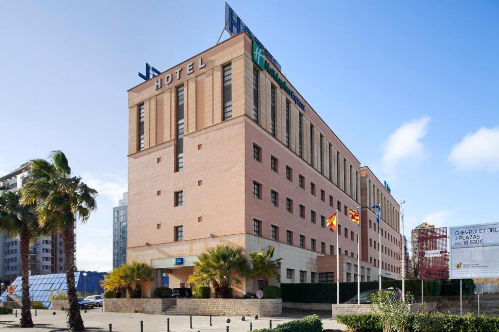 Holiday Inn Express Ciudad de las Ciencias, an IHG Hotel ...