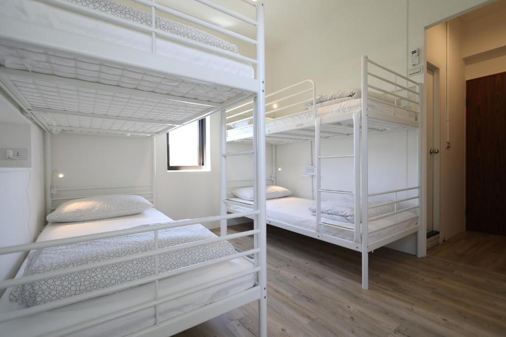 Postel nebo postele na pokoji v ubytování Dongshan Yi Hostel