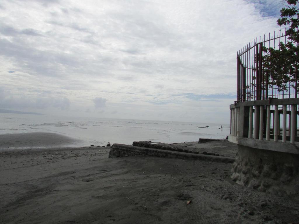 Fotografie z fotogalerie ubytování Felipa Beach and Guesthouse - Newly Renovated Airconditioned Guest Rooms v destinaci Dumaguete