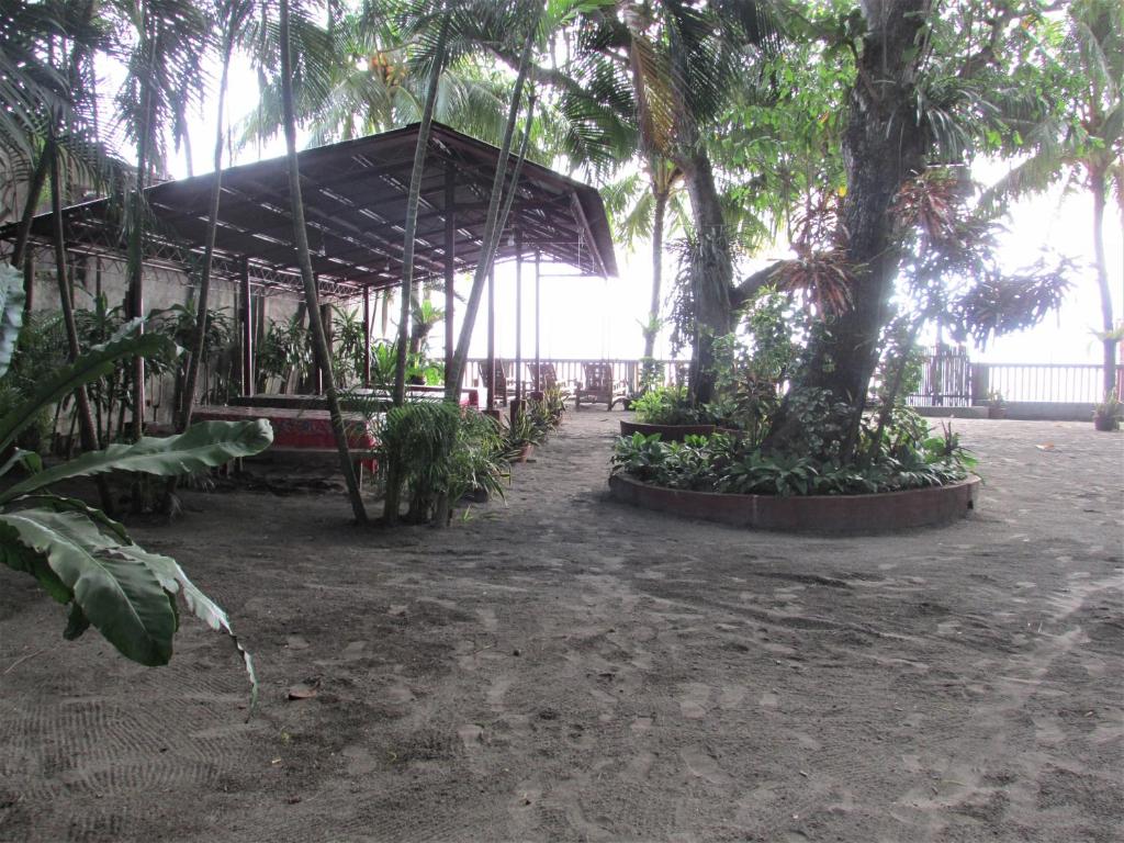 Fotografie z fotogalerie ubytování Felipa Beach and Guesthouse - Newly Renovated Airconditioned Guest Rooms v destinaci Dumaguete