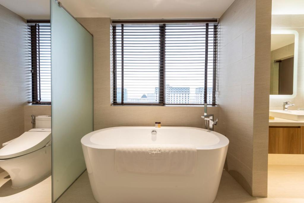 Koupelna v ubytování Hanoi Hotel