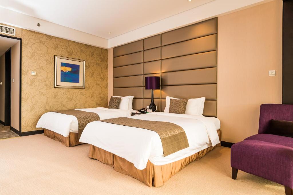 Postel nebo postele na pokoji v ubytování Crowne Plaza Shanghai Xiayang Lake by IHG