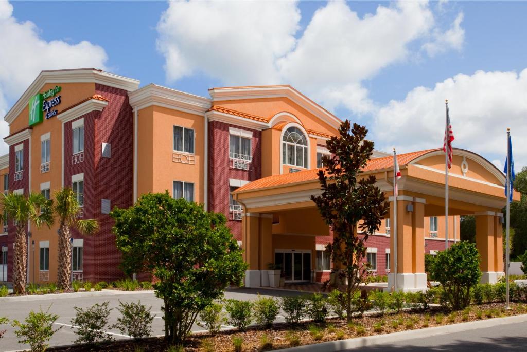 a rendering of the front of a hotel at Holiday Inn Express Hotel & Suites Brooksville-I-75, an IHG Hotel in Ridge Manor