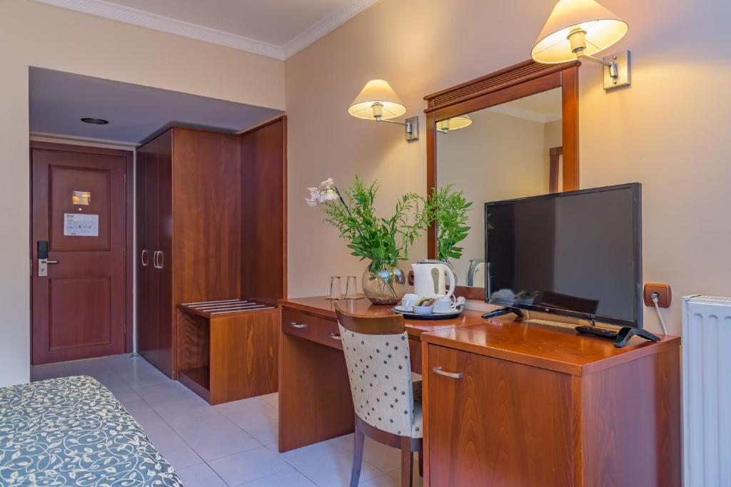 Avalon Airport Hotel Thessaloniki - Wirtschaft Doppelzimmer- Halbkeller