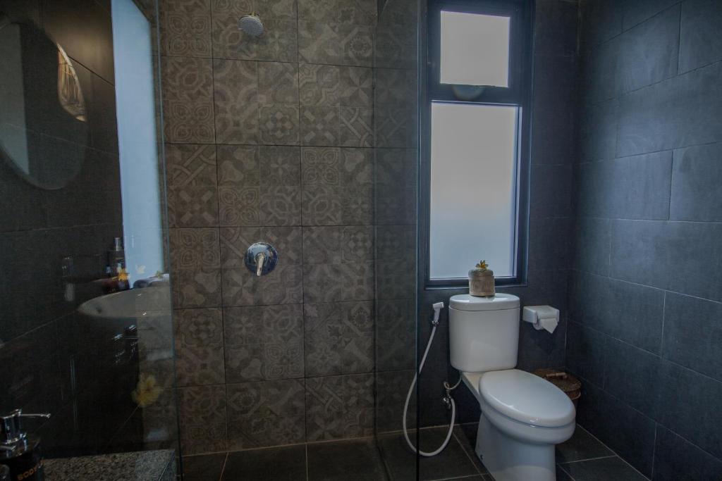 A bathroom at Bubu Suite by Prasi