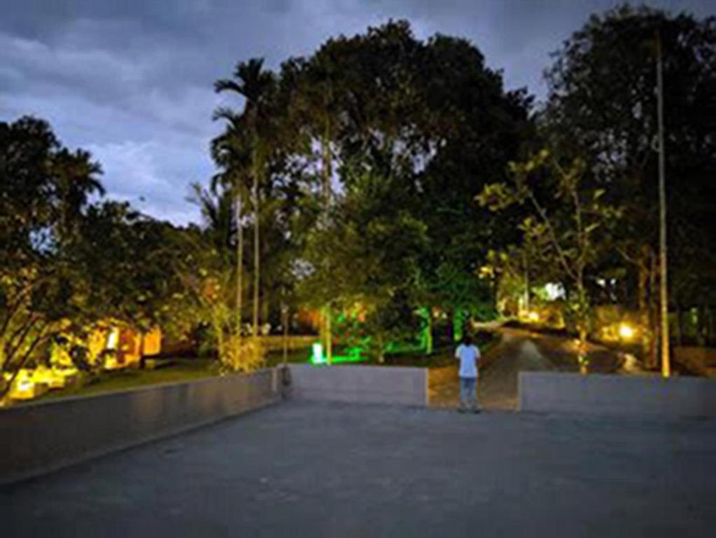 Zahrada ubytování Indeevara Luxury Resort and Spa, Wayanad