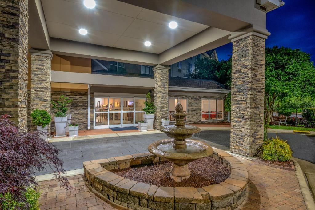 Holiday Inn Express Chapel Hill by IHG photo