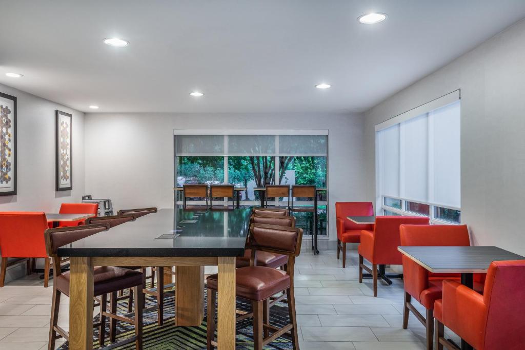 Holiday Inn Express Chapel Hill by IHG photo