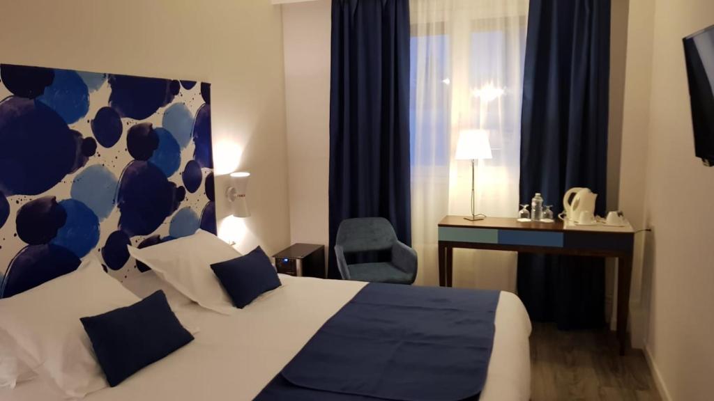 Postel nebo postele na pokoji v ubytování Hotel de Champagne