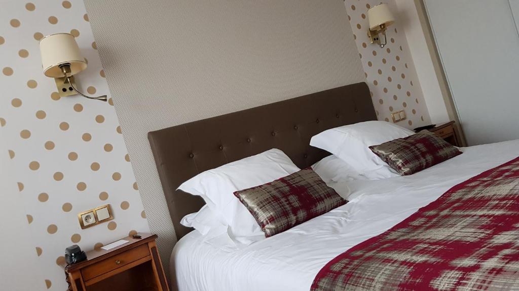 Postel nebo postele na pokoji v ubytování Hotel de Champagne