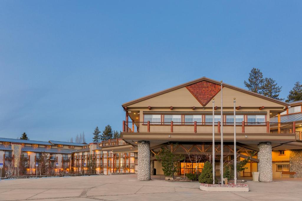 Holiday Inn Resort The Lodge at Big Bear Lake, an IHG Hotel, Big Bear Lake  – Updated 2024 Prices