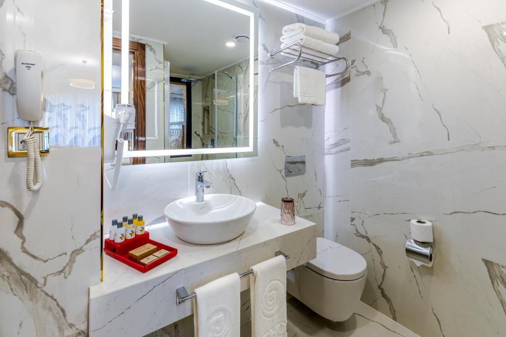 Koupelna v ubytování Beethoven Senfoni Hotel