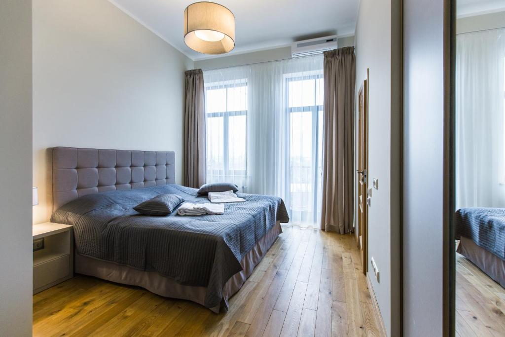 Riga Lux Apartments - Ernesta, Free parking - 高级两居室公寓，楼上有阳台