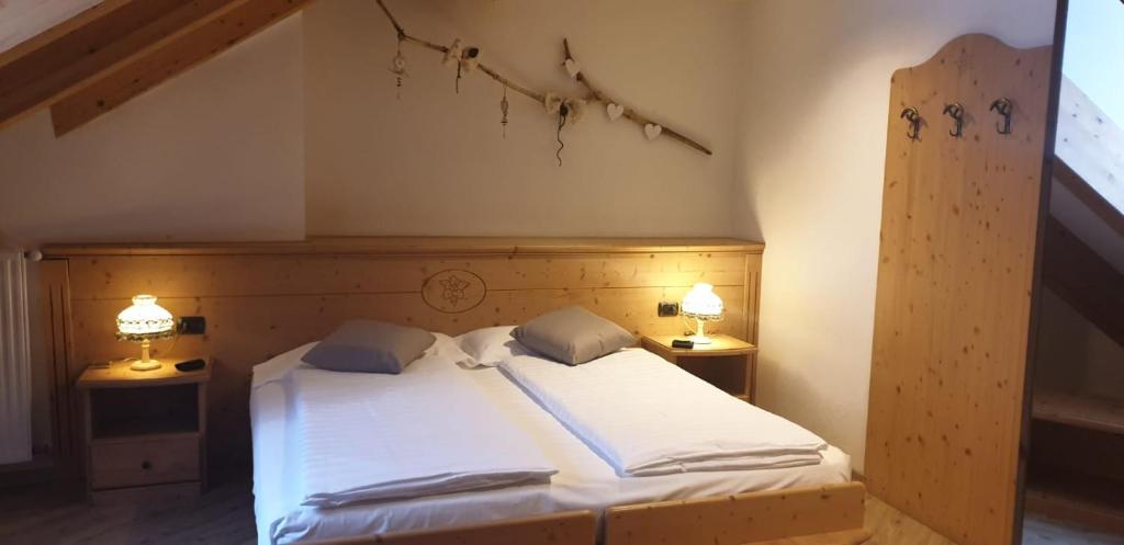 Llit o llits en una habitació de Albergo Bernard