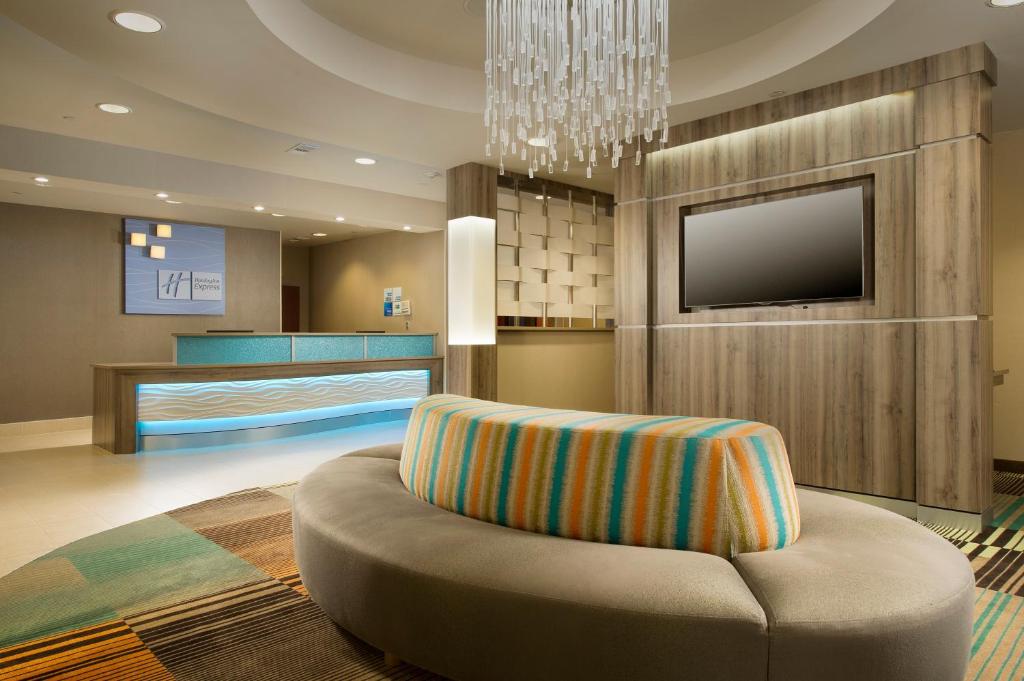 Holiday Inn Express Hotel and Suites DFW-Grapevine by IHG photo