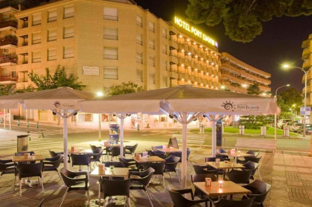 Reštaurácia alebo iné gastronomické zariadenie v ubytovaní Port Eugeni