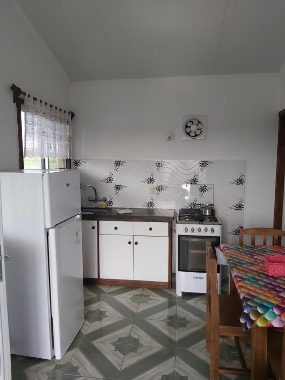 Kuchyň nebo kuchyňský kout v ubytování Cabañas San Jorge