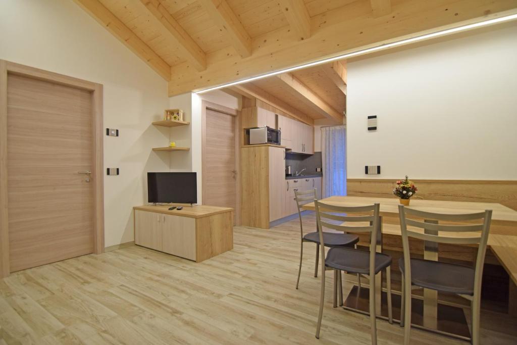 TV a/nebo společenská místnost v ubytování casa vacanze arcobaleno