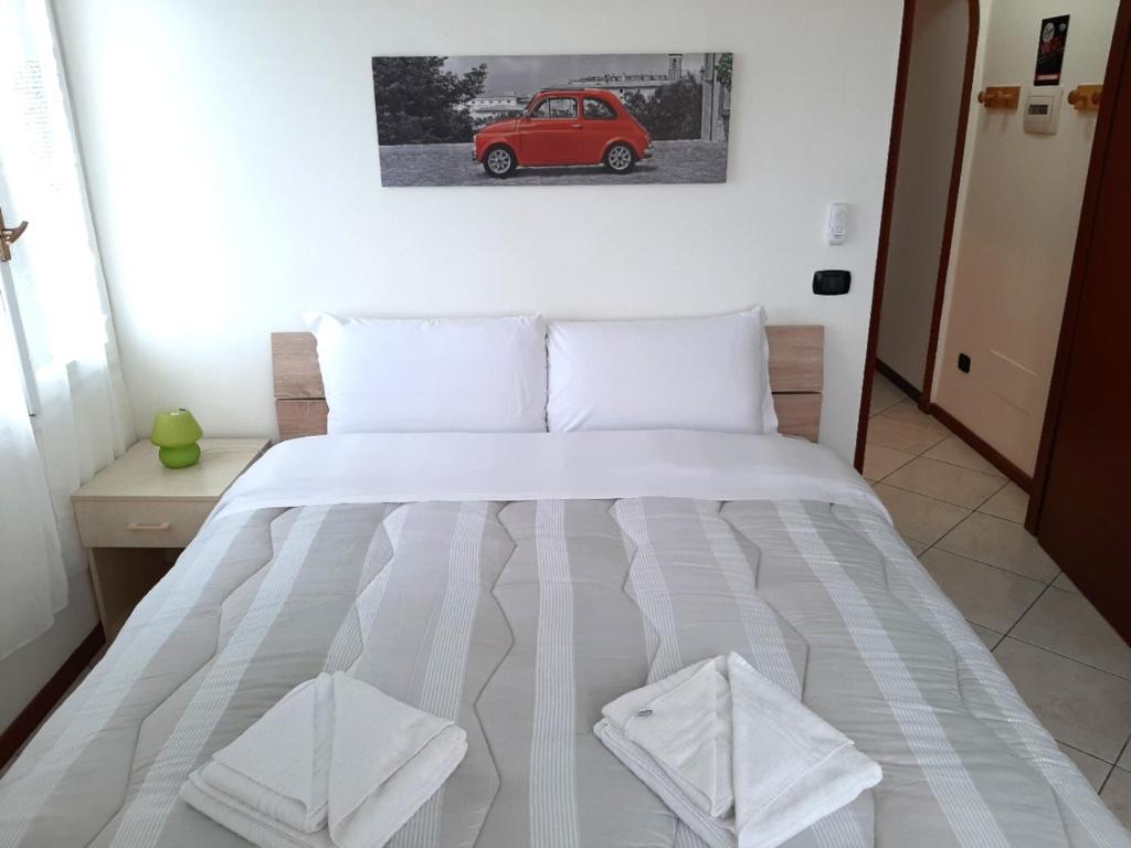 מיטה או מיטות בחדר ב-Hotel Riviera Sanremo