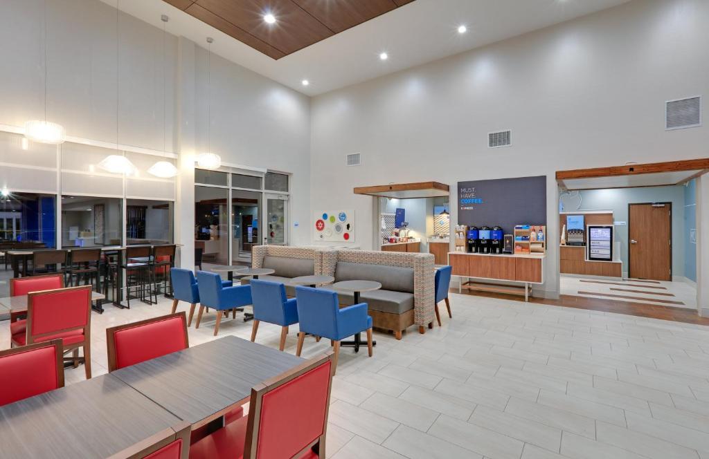 Holiday Inn Express & Suites - Dallas NW HWY - Love Field by IHG photo